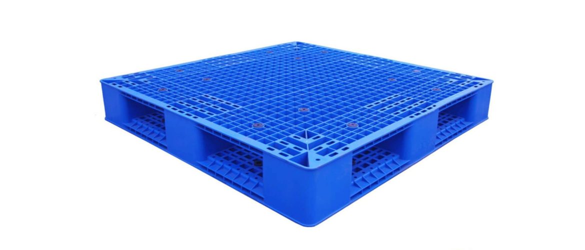 Gun construction shoot the nails in the wooden